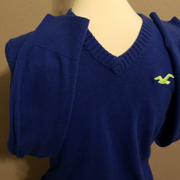3 for $15 Hollister boys v neck sweater. - Picture 3 of 5